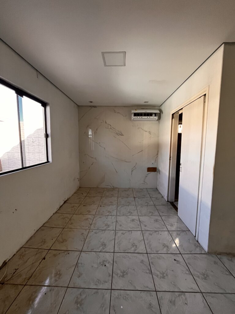 Residência HC — suíte antes da reforma Suíte do casal antes da reorganização dos ambientes da Residência HC